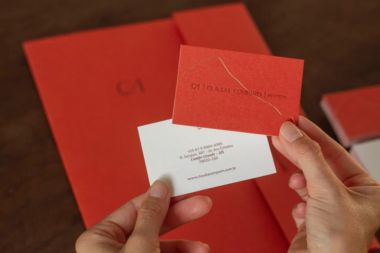 Cláudia Comparin — Papelaria — aplicação 3 da identidade visual