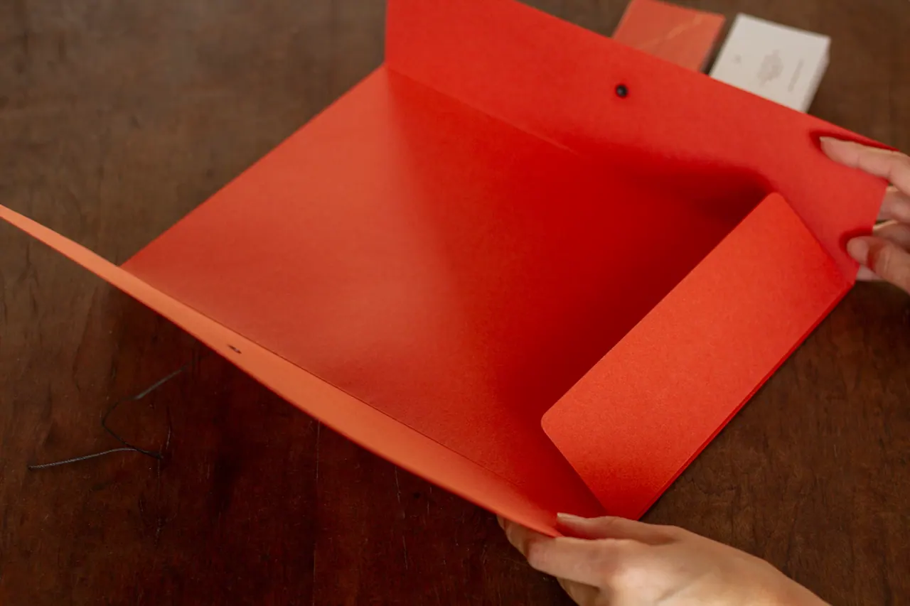 Cláudia Comparin — Papelaria — aplicação 6 da identidade visual
